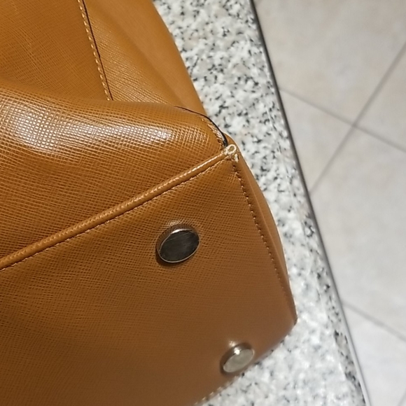 Cognac Colored purse - Picture 4 of 6
